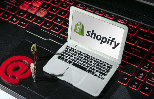 定制外貿獨立站商城和選擇Shopify建站大比拼，一擼到底！